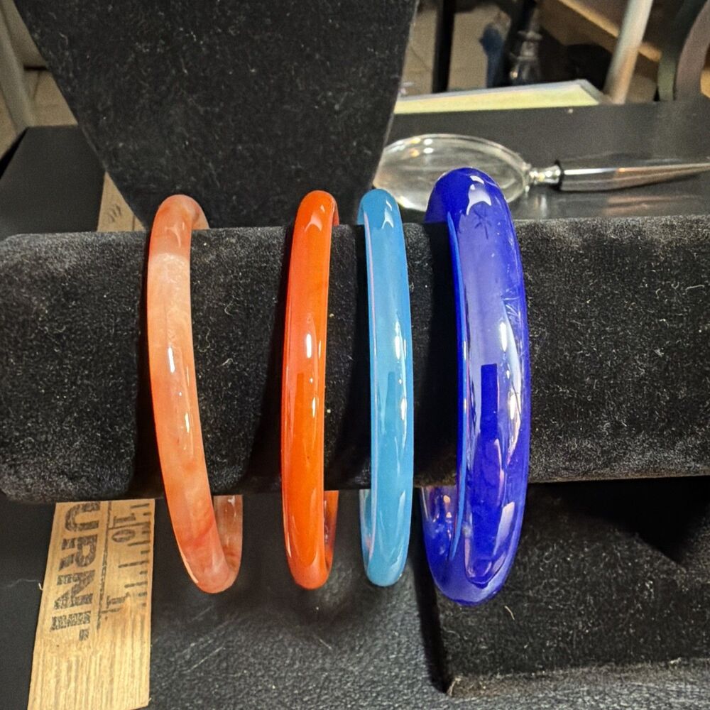 LOT OF 4 VARIOUS COLORS GLASS BANGLE BRACELETS STACKABLE